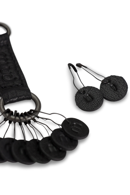 Feliz Stitch Markers: Whisky / One size