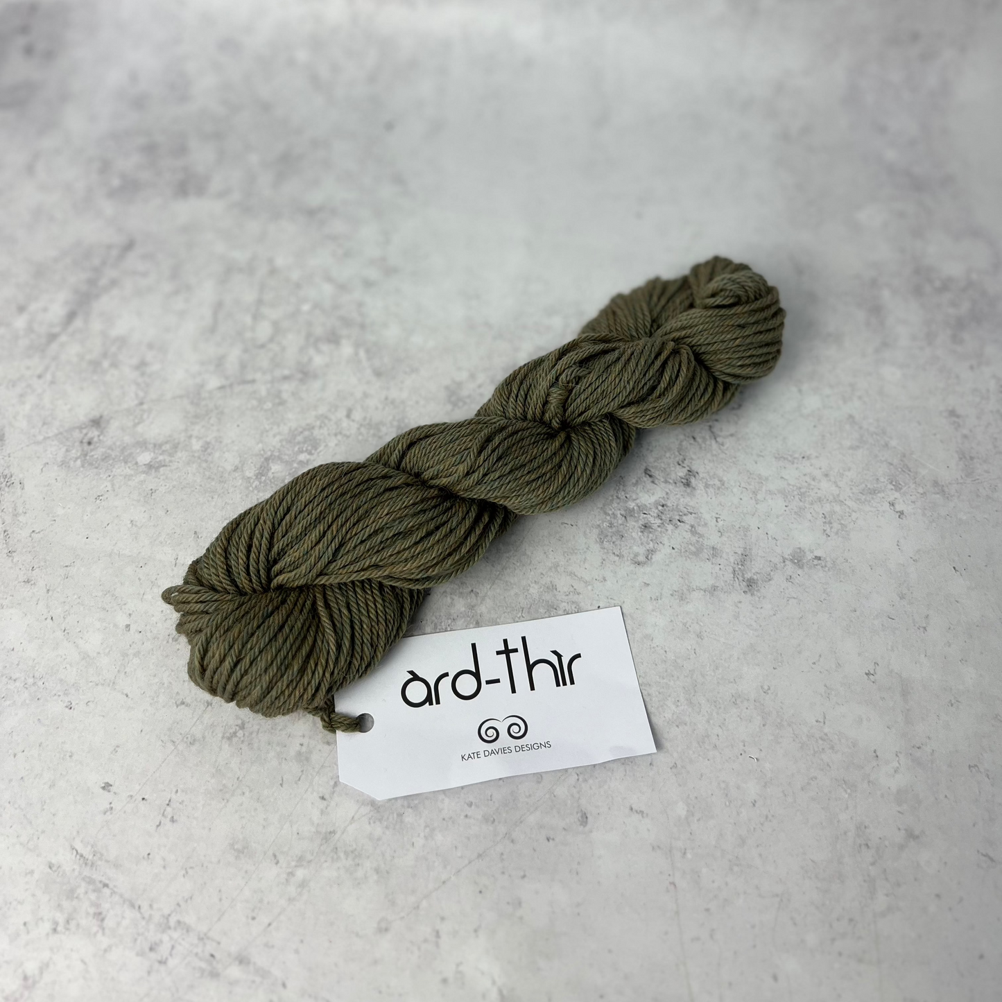 Skein of Huisinis with label showing, set against a neutral background.