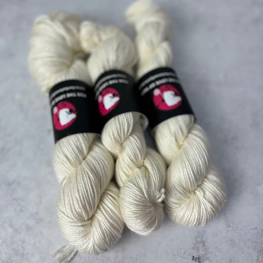 Undyed Silky 50/50 DK